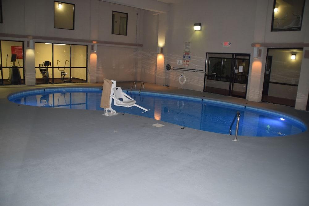 Econo Lodge & Suites Clarksville Bagian luar foto