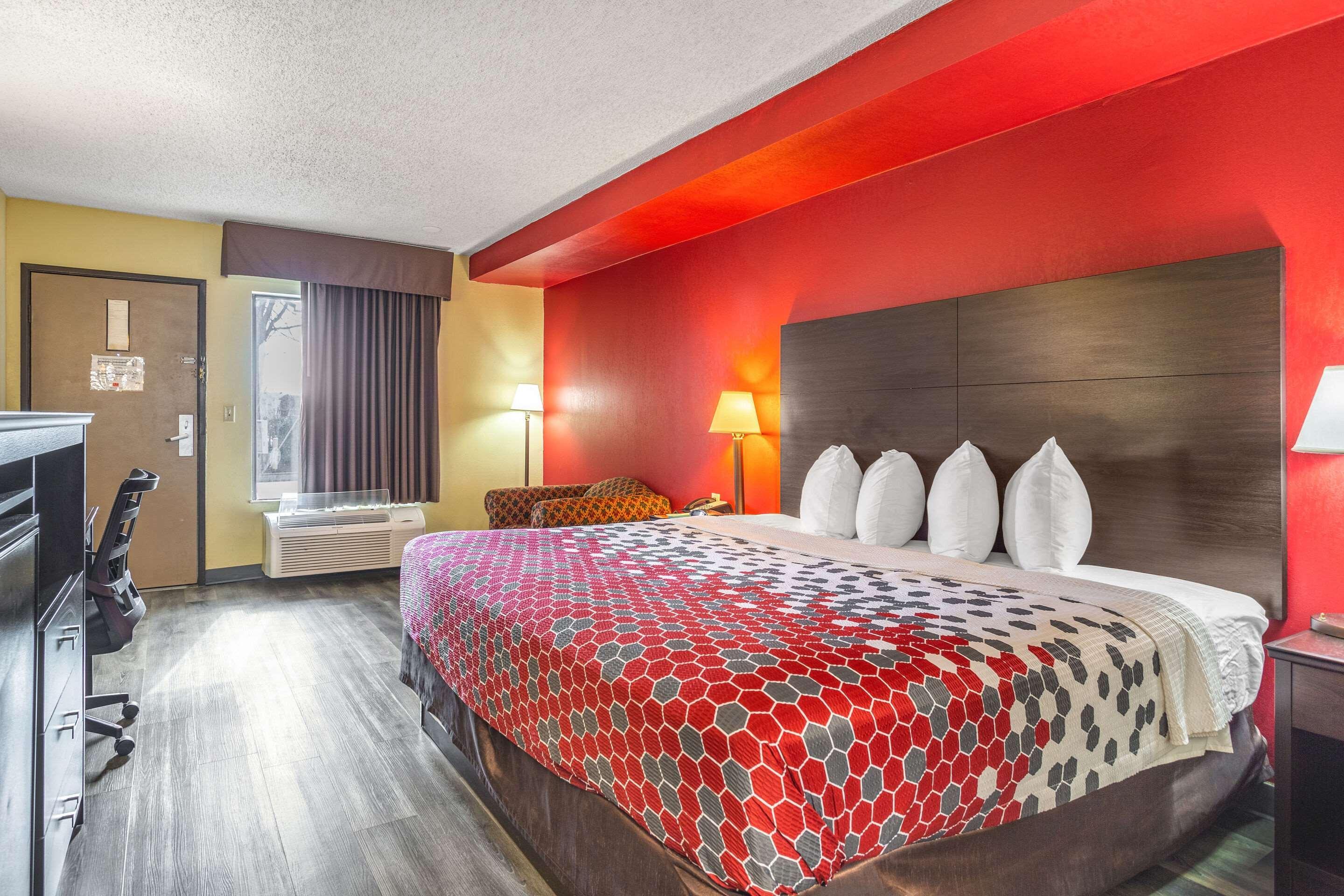 Econo Lodge & Suites Clarksville Bagian luar foto