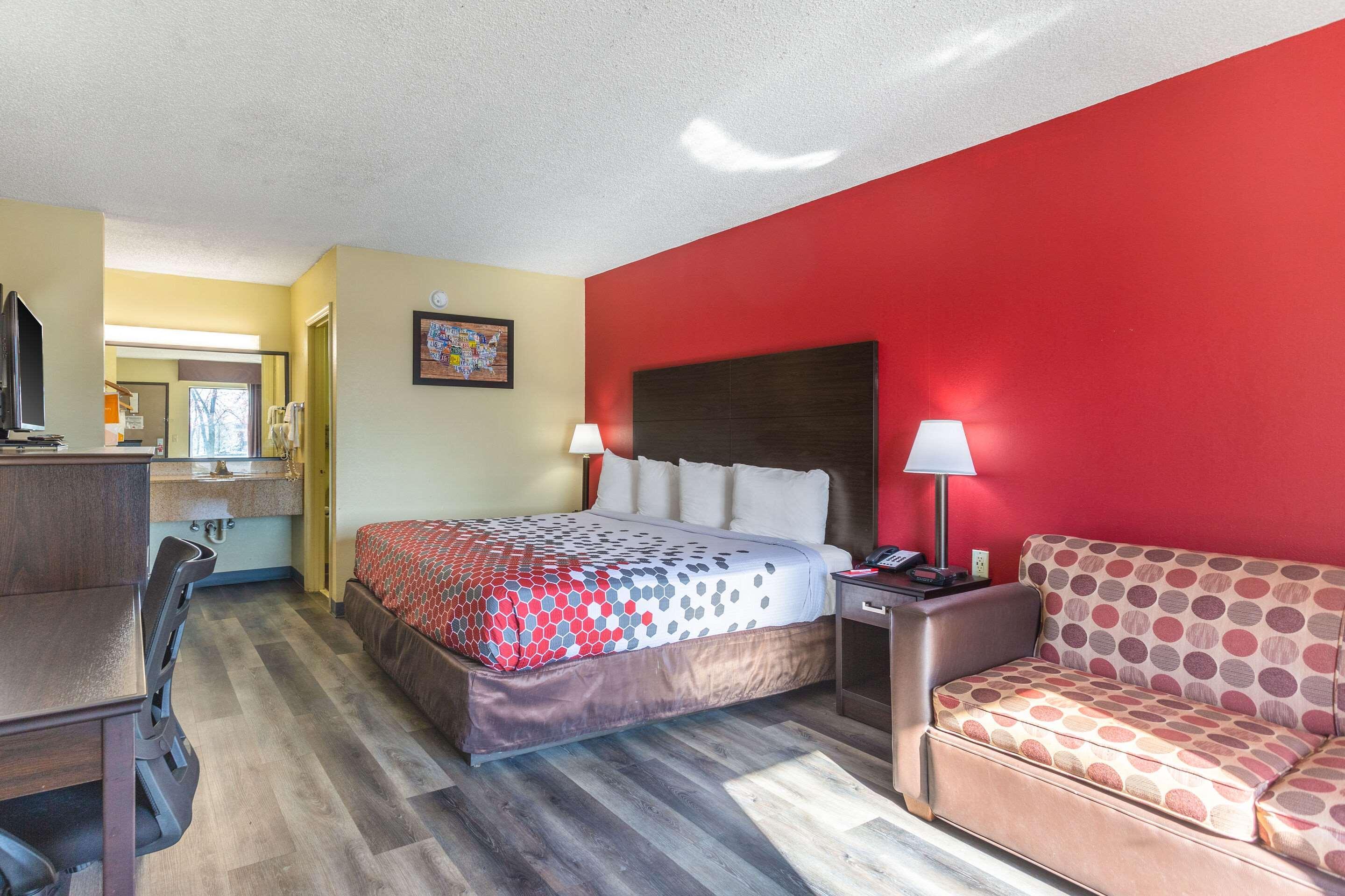 Econo Lodge & Suites Clarksville Bagian luar foto
