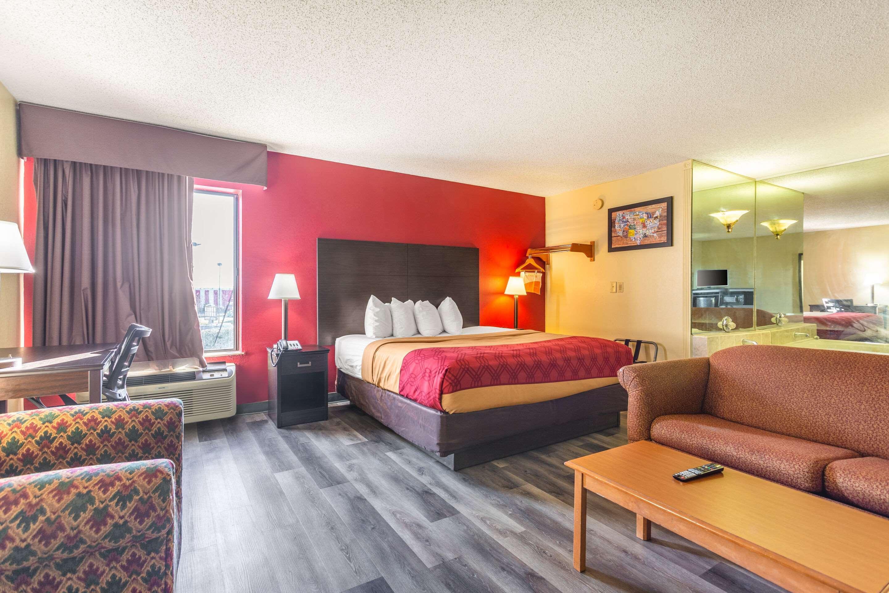 Econo Lodge & Suites Clarksville Bagian luar foto