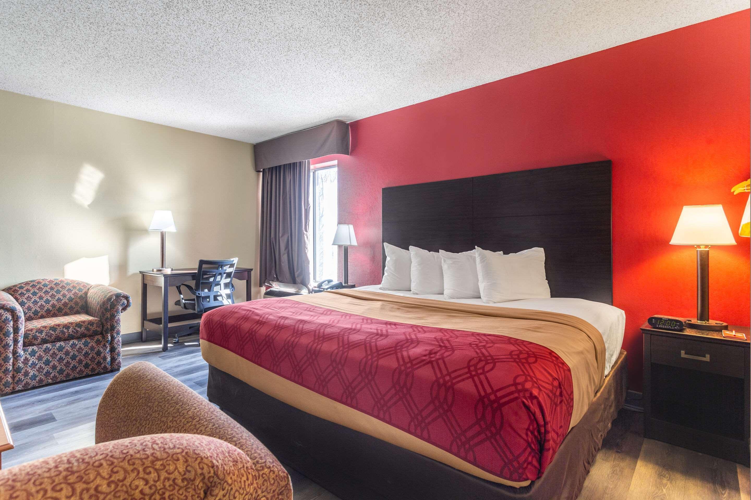 Econo Lodge & Suites Clarksville Bagian luar foto