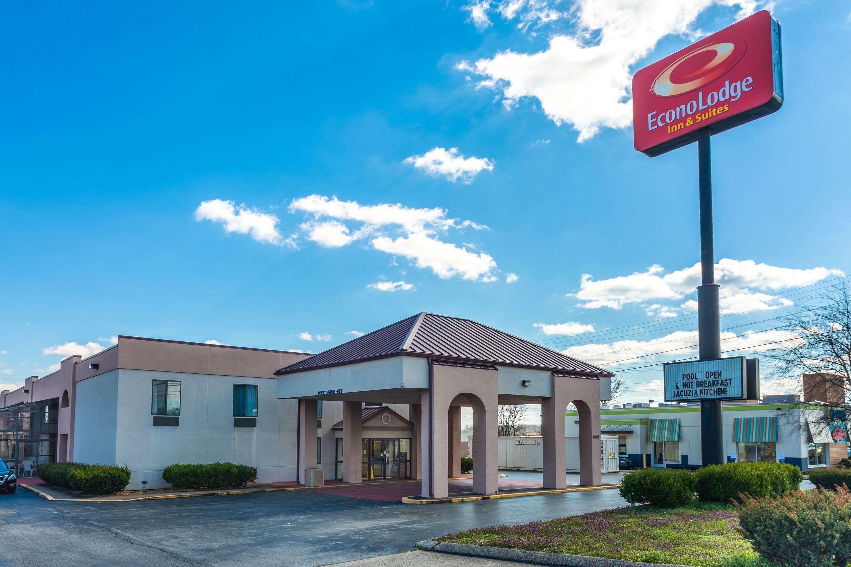 Econo Lodge & Suites Clarksville Bagian luar foto