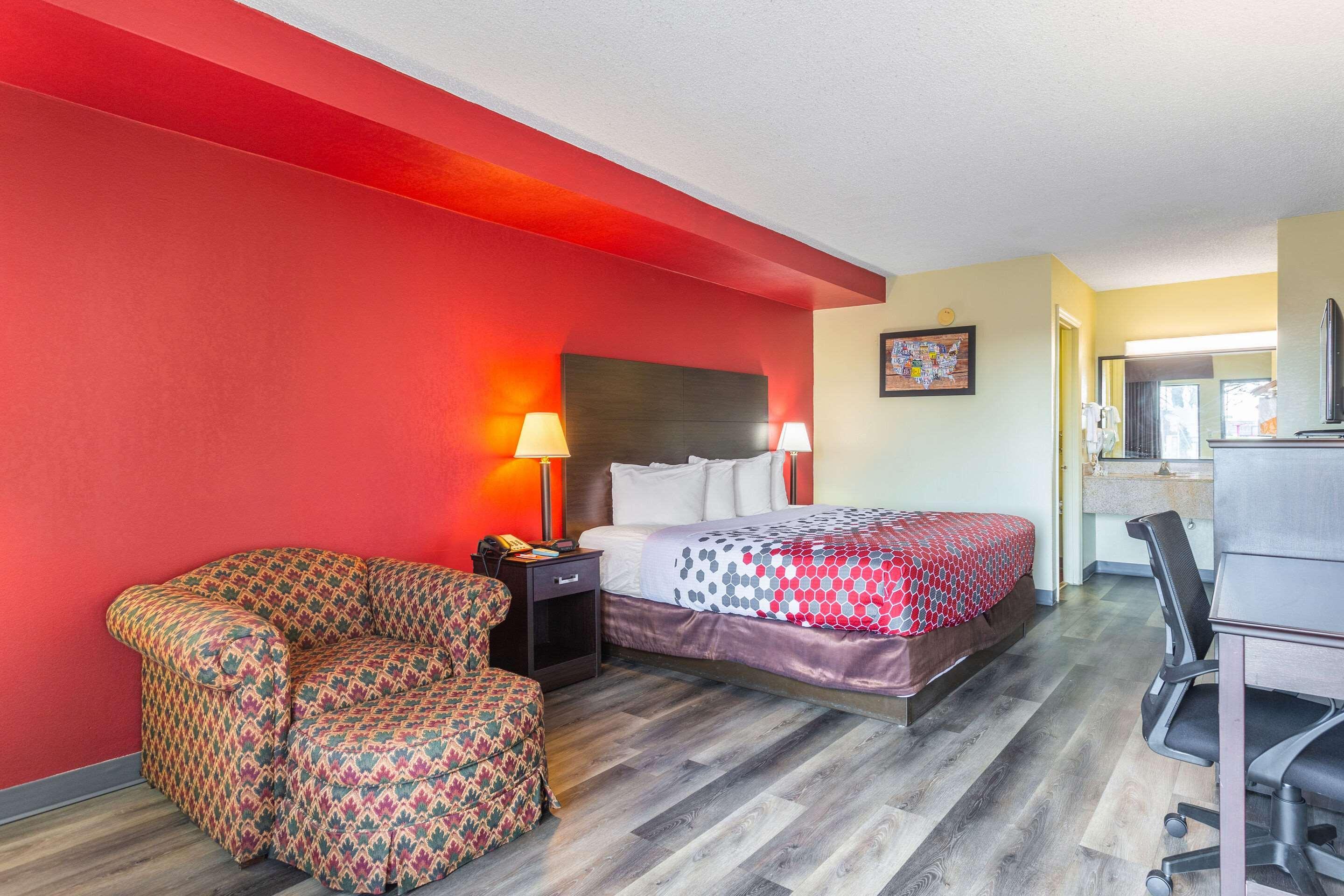 Econo Lodge & Suites Clarksville Bagian luar foto