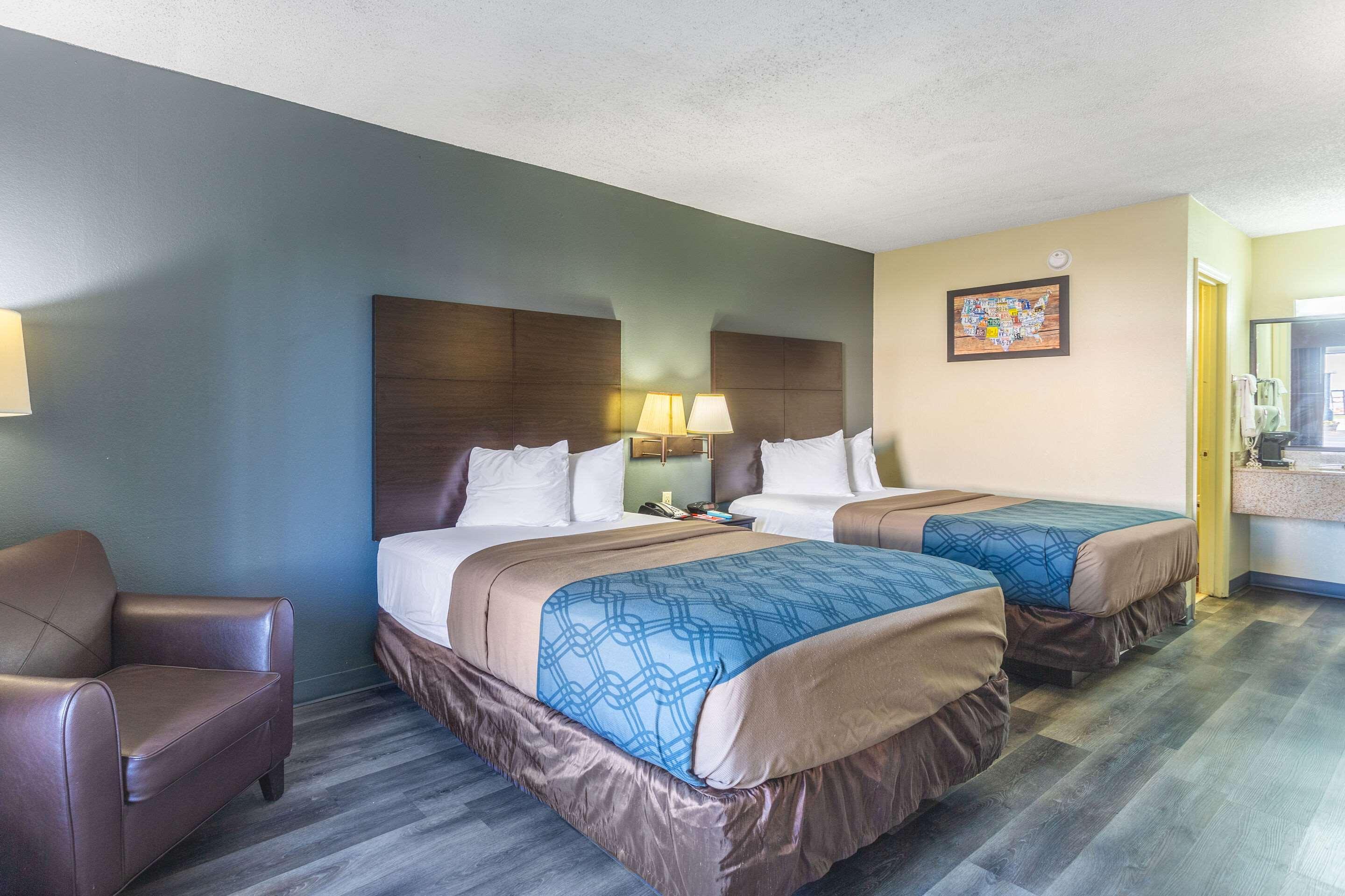 Econo Lodge & Suites Clarksville Bagian luar foto