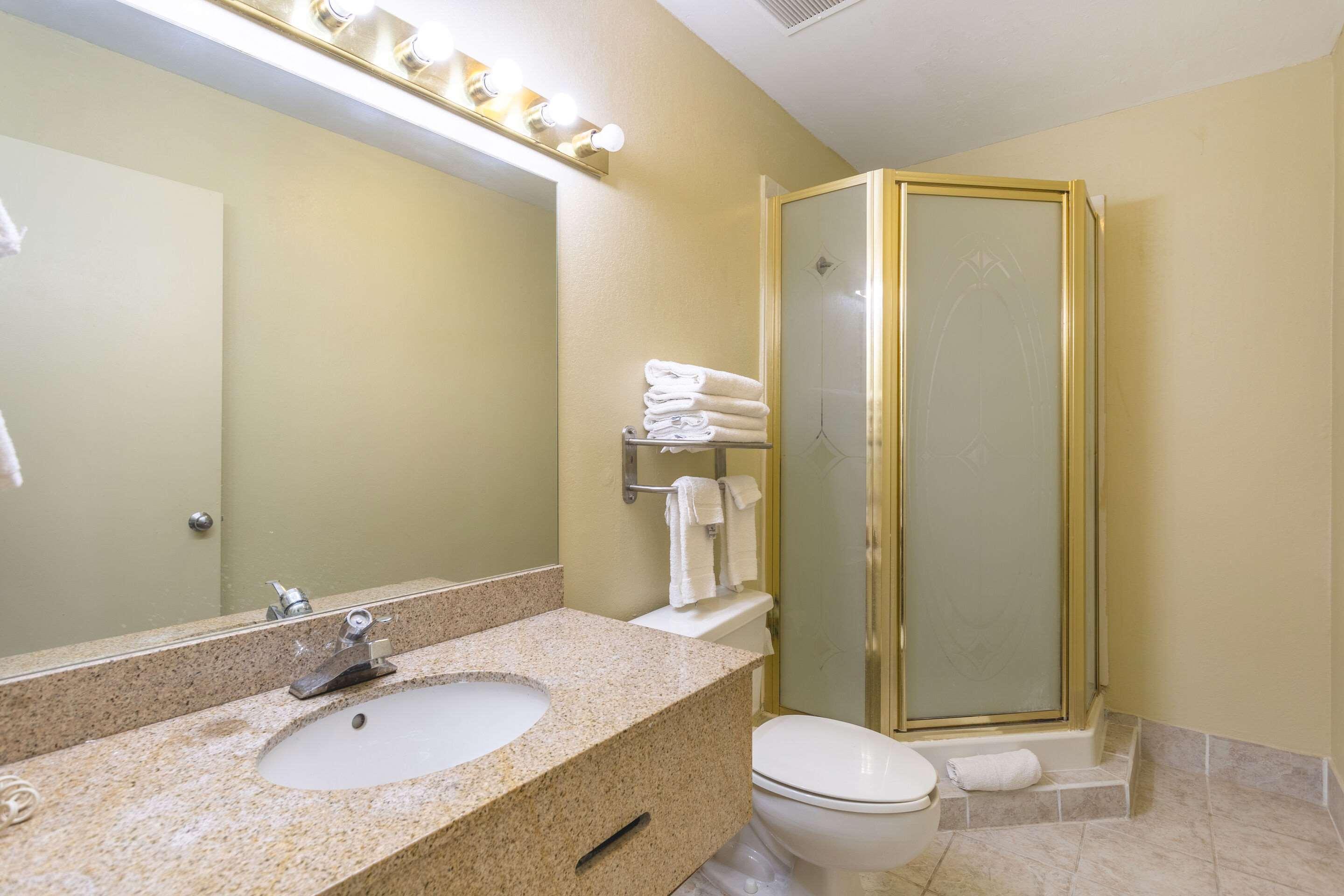 Econo Lodge & Suites Clarksville Bagian luar foto