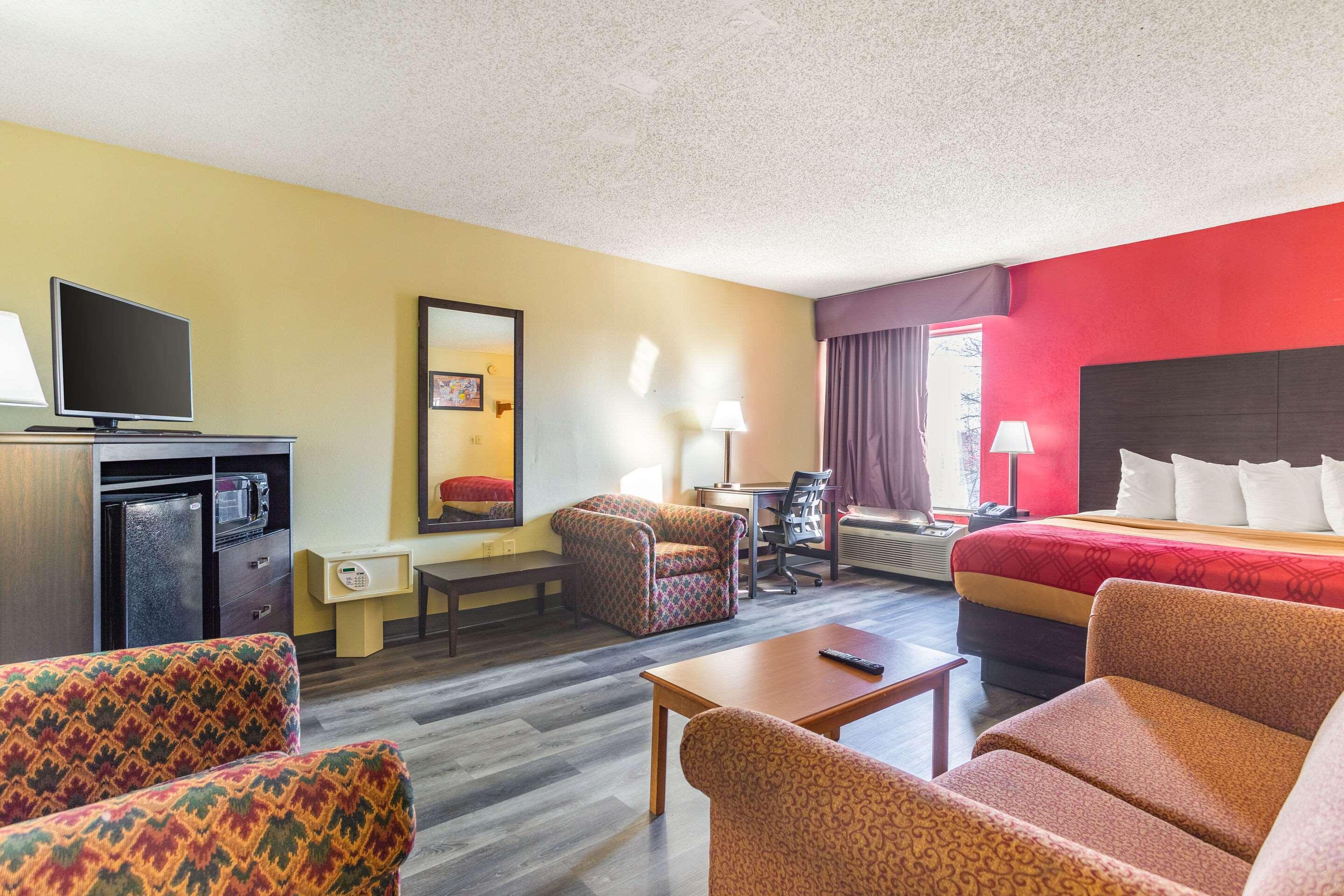 Econo Lodge & Suites Clarksville Bagian luar foto