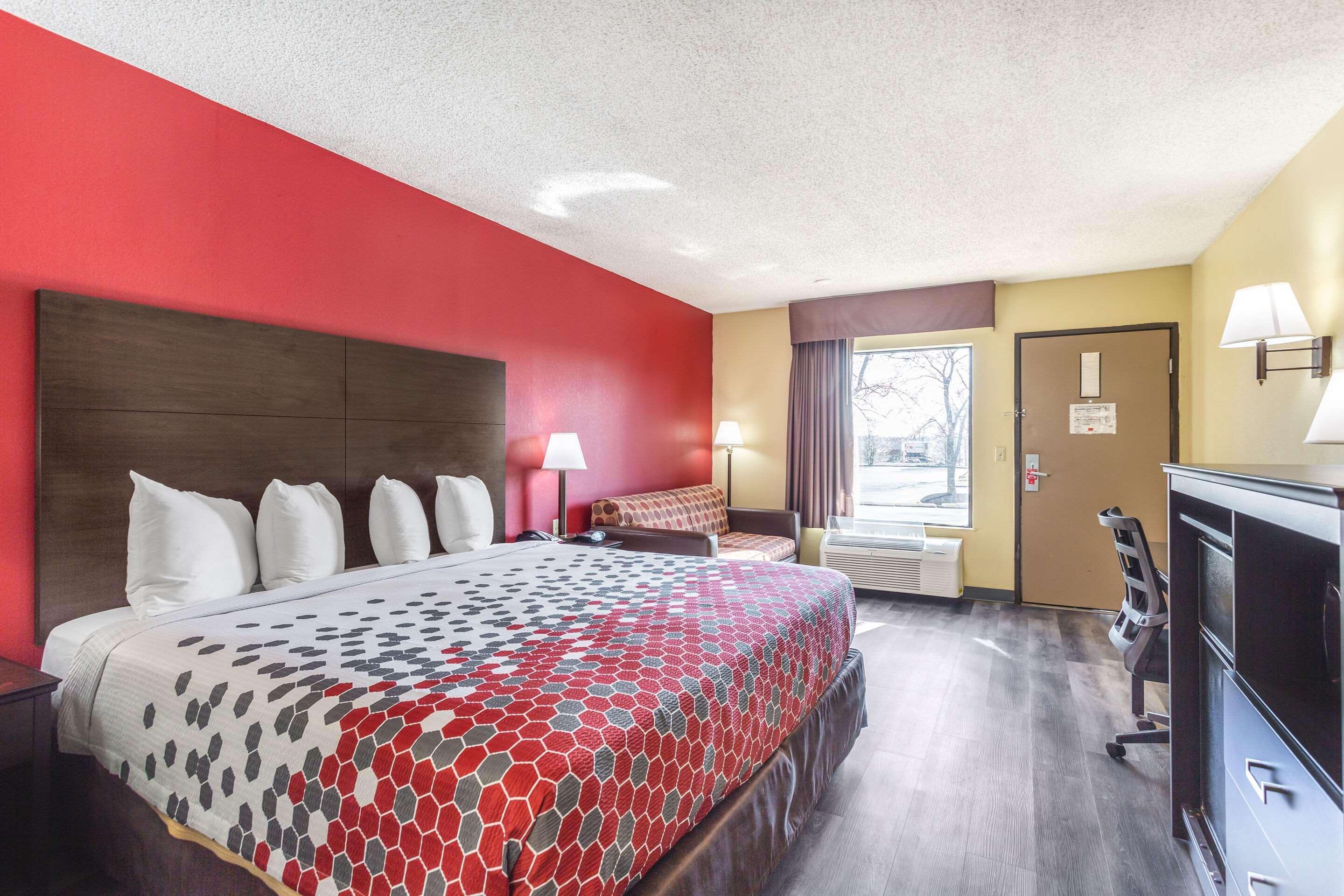 Econo Lodge & Suites Clarksville Bagian luar foto