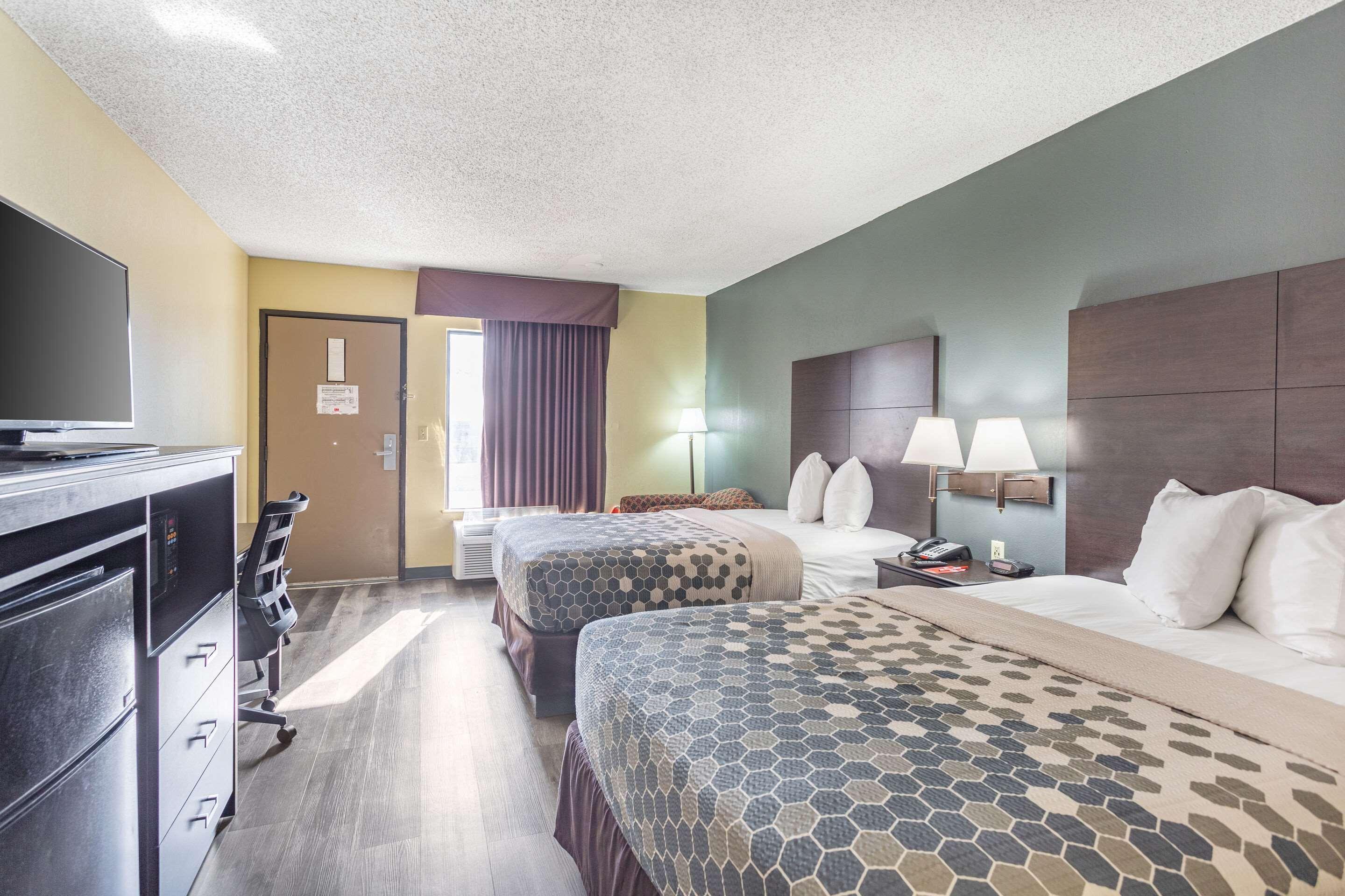 Econo Lodge & Suites Clarksville Bagian luar foto