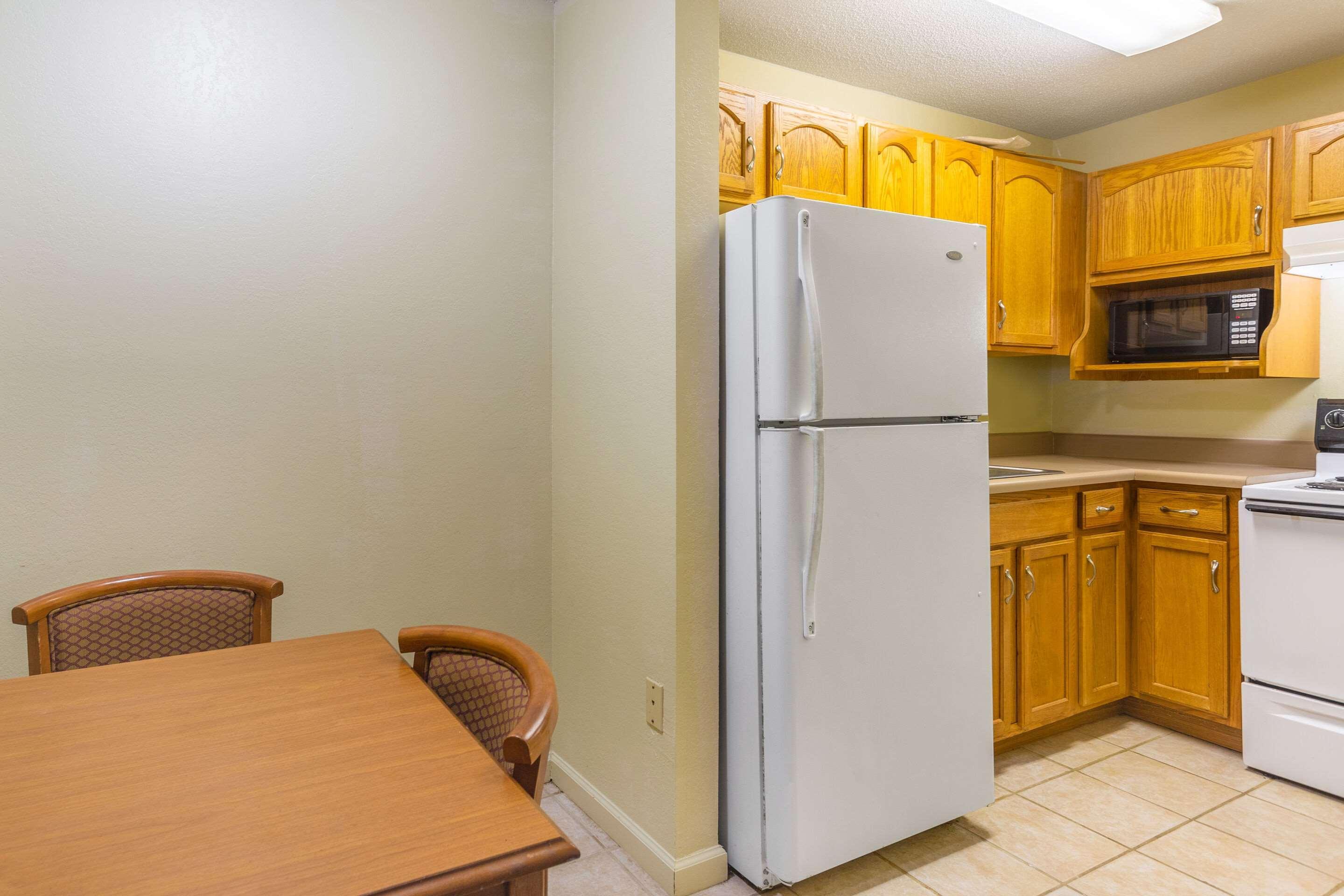 Econo Lodge & Suites Clarksville Bagian luar foto