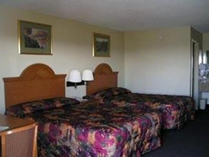 Econo Lodge & Suites Clarksville Bagian luar foto