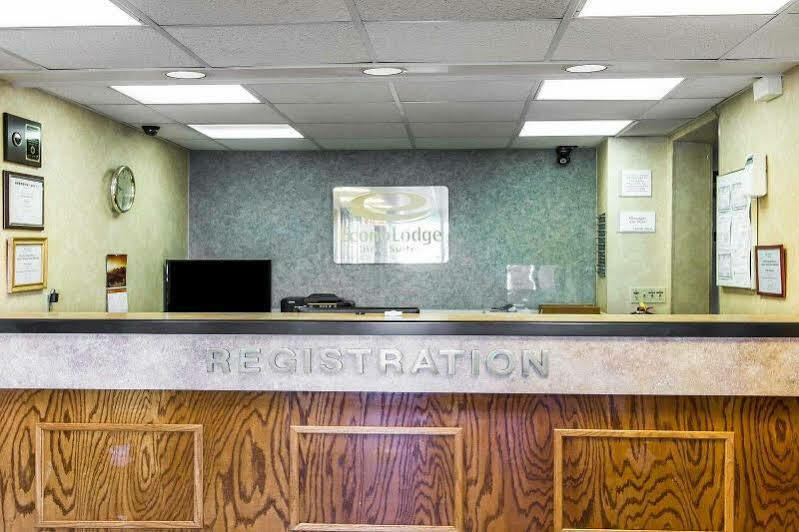 Econo Lodge & Suites Clarksville Bagian luar foto